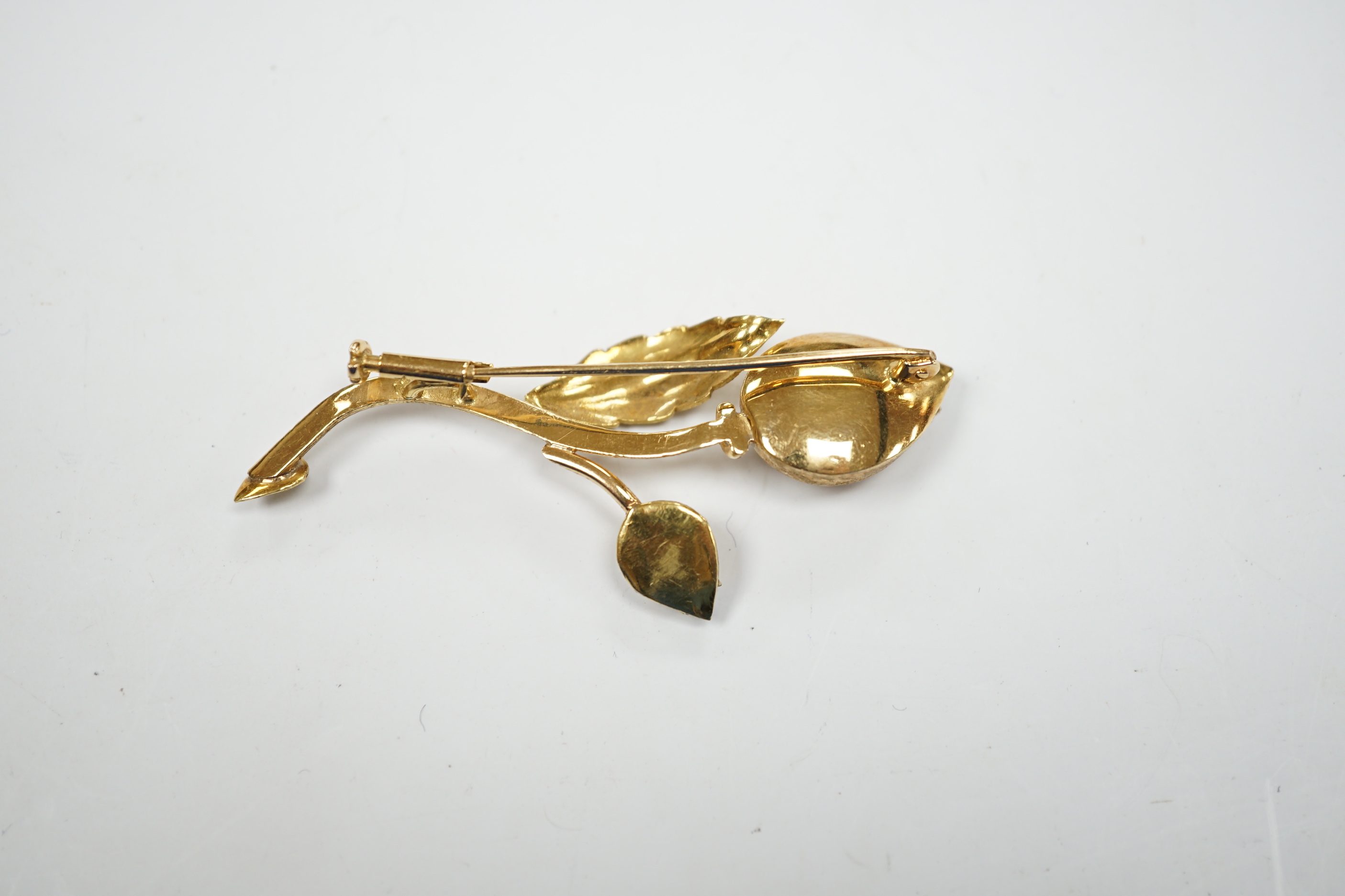 A textured yellow metal flower bud brooch, 60mm, 10.5 grams.